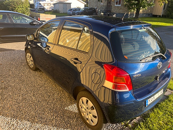Toyota Yaris 2 of 7