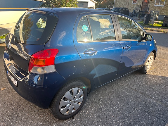Toyota Yaris 3 of 7