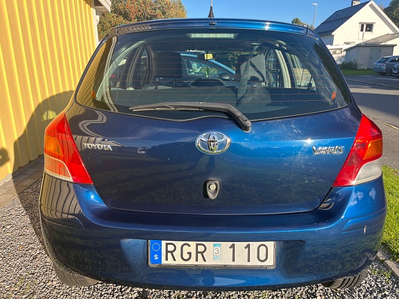 Toyota Yaris 4 of 7