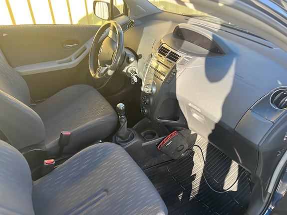Toyota Yaris 5 of 7