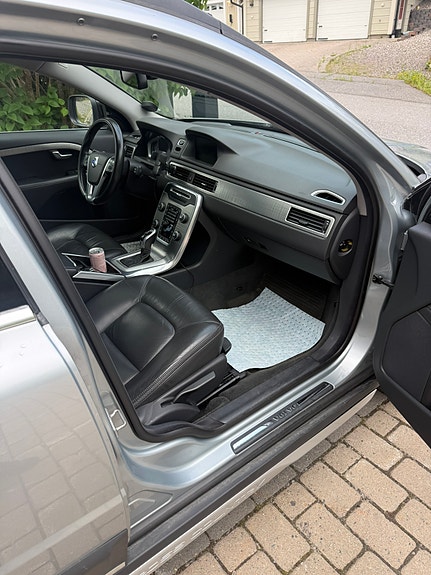Volvo XC70 15 of 17
