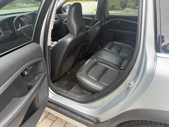Volvo XC70 11 of 17