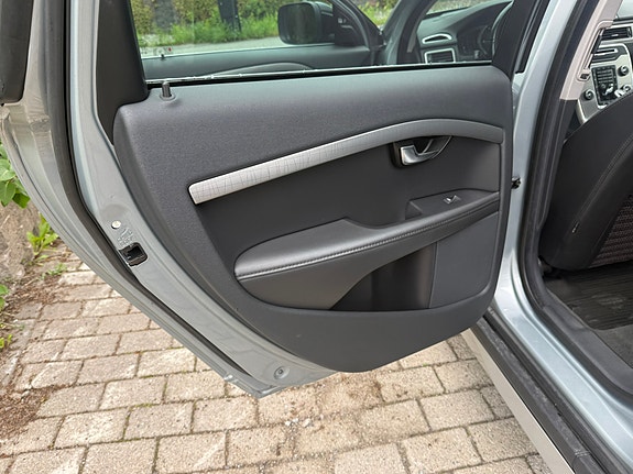 Volvo XC70 12 of 17
