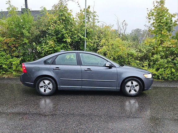 Volvo S40 2 of 18