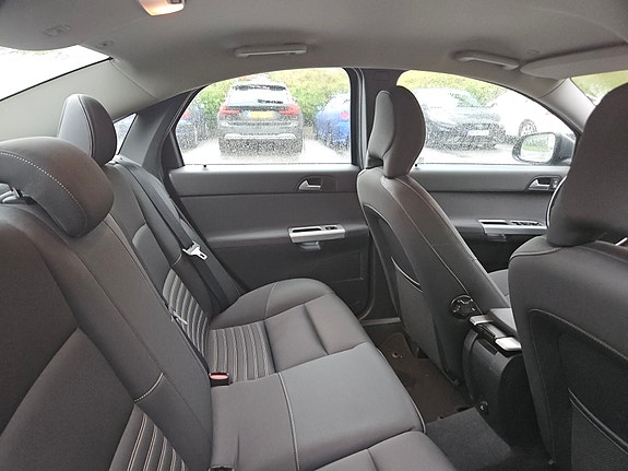 Volvo S40 7 of 18