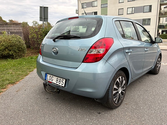 Hyundai i20 2 of 5