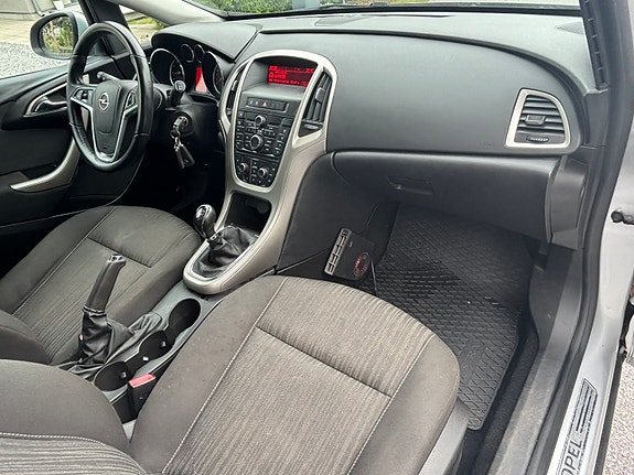 Opel Astra 9 of 15