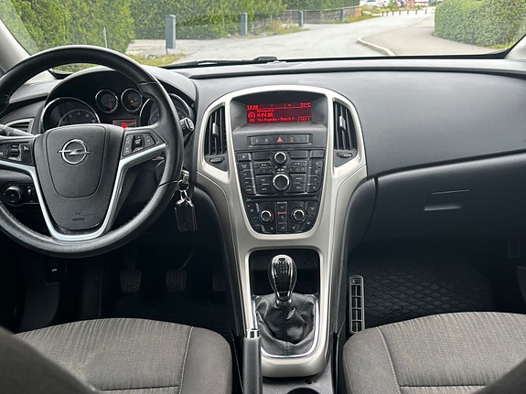 Opel Astra 8 of 15