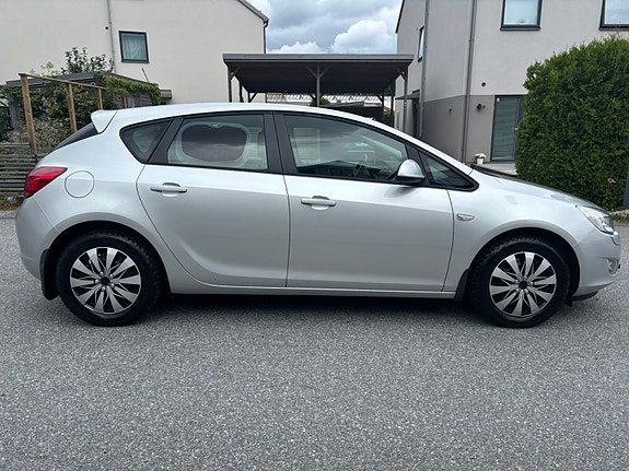 Opel Astra 2 of 15