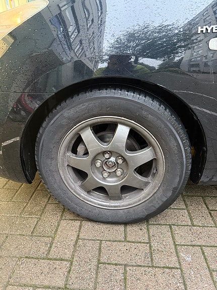Toyota Prius 4 of 14