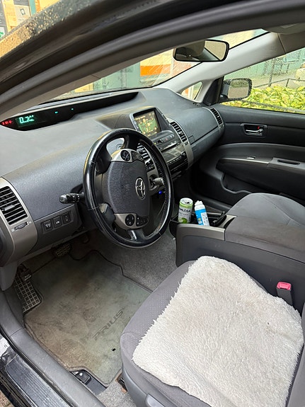 Toyota Prius 6 of 14