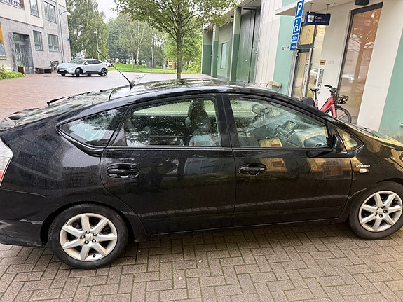 Toyota Prius 12 of 14