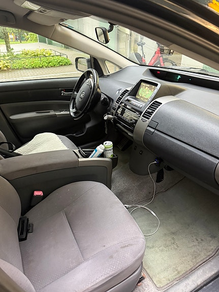 Toyota Prius 11 of 14