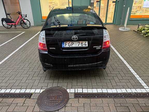 Toyota Prius 10 of 14