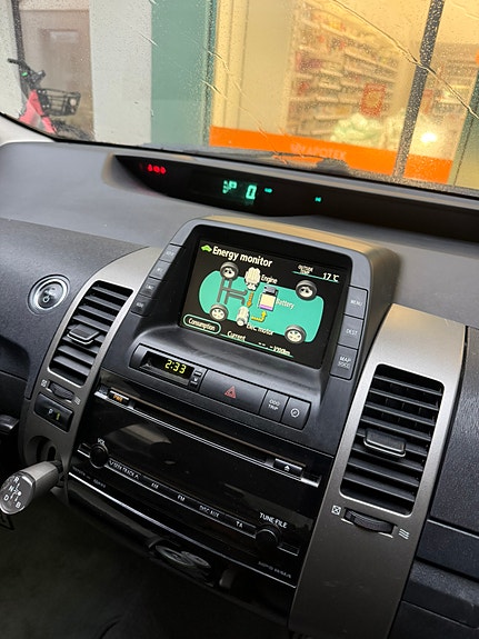 Toyota Prius 8 of 14
