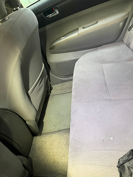 Toyota Prius 7 of 14