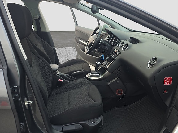 Peugeot 308 12 of 16