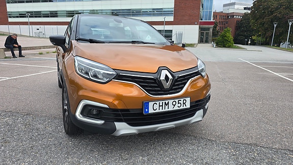 Renault Captur 3 of 23