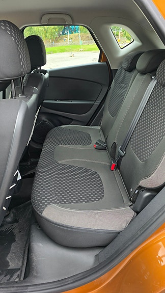 Renault Captur 13 of 23