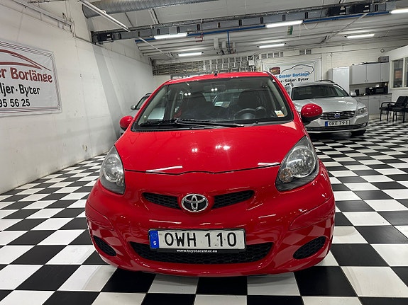 Toyota Aygo 3 of 11