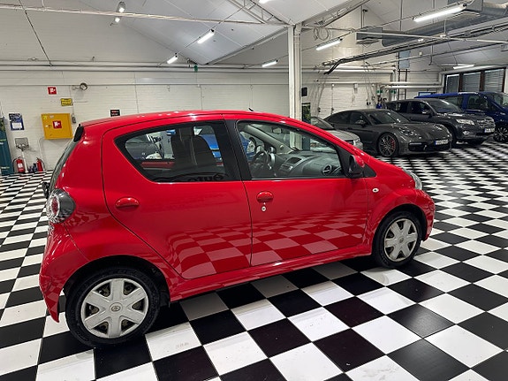 Toyota Aygo 7 of 11