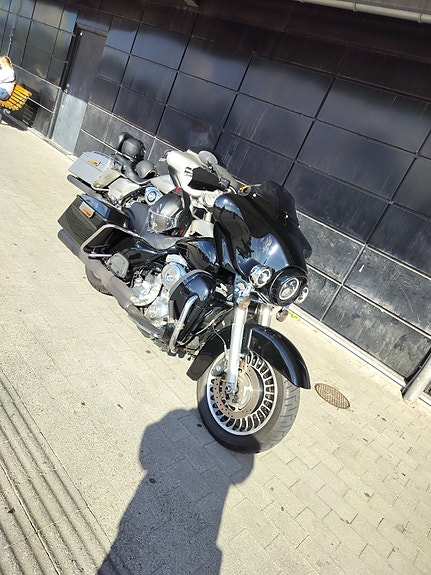 Harley-Davidson Electra Glide Classic 2 of 2