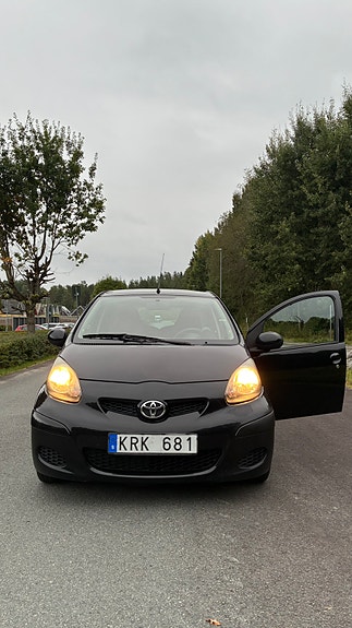 Toyota Aygo 2 of 8
