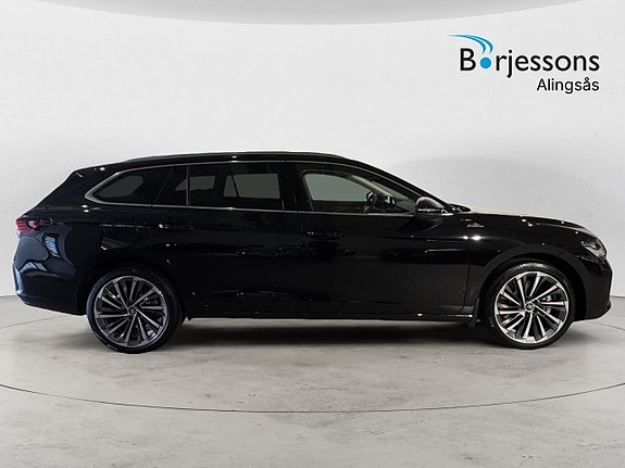 Skoda Superb 2 of 13