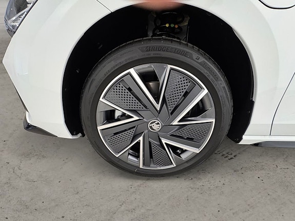 Skoda Superb 6 of 12