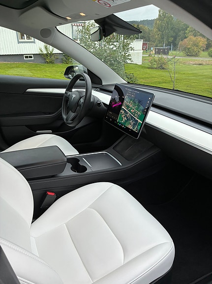 Tesla Model 3 5 of 11