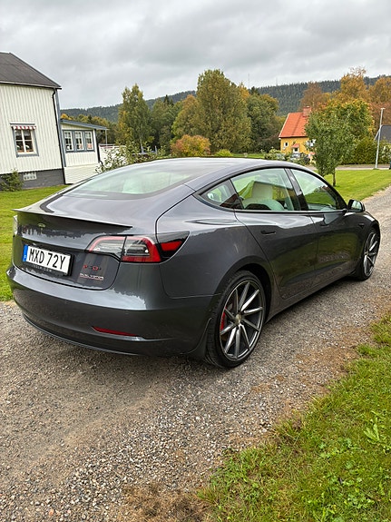 Tesla Model 3 4 of 11
