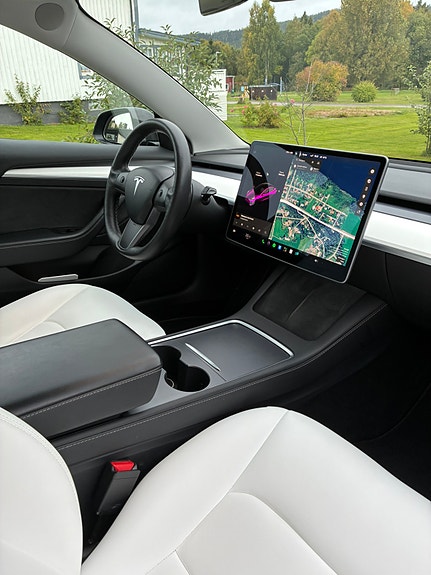 Tesla Model 3 6 of 11