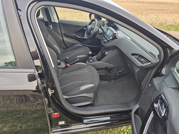 Peugeot 208 5 of 7