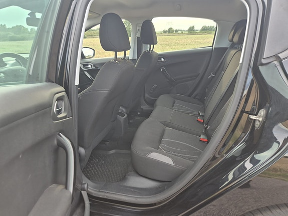 Peugeot 208 6 of 7