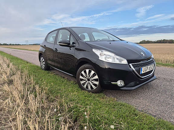 Peugeot 208 3 of 7