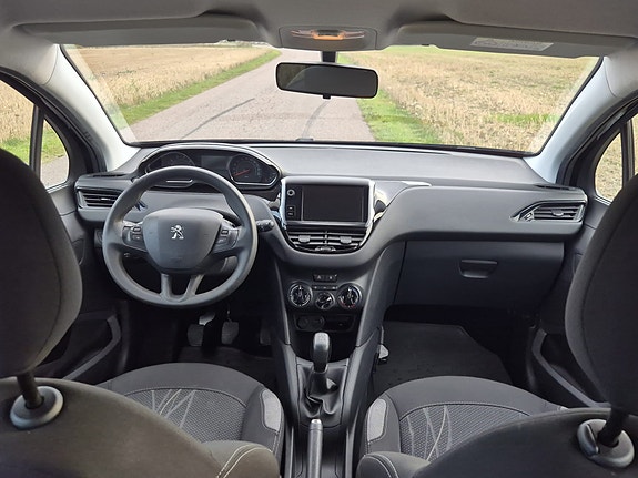 Peugeot 208 4 of 7