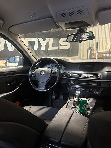 BMW 520d 4 of 5