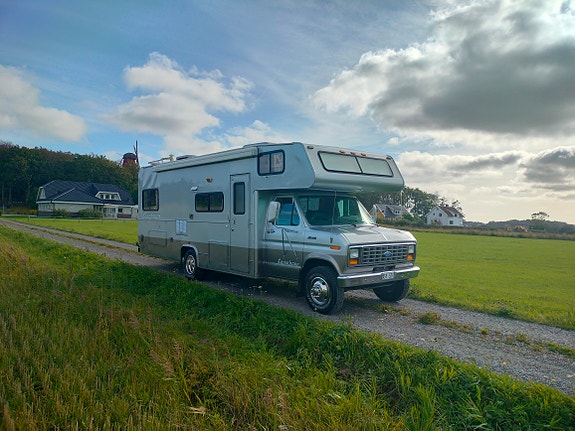Ford E350 Coachman 2 of 13
