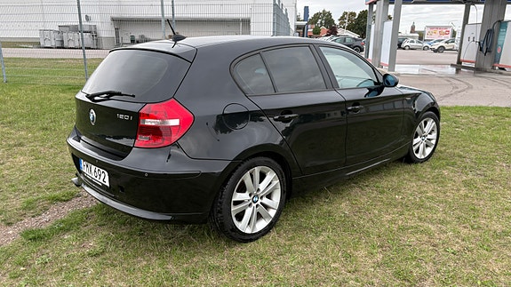 BMW 120i 2 of 7