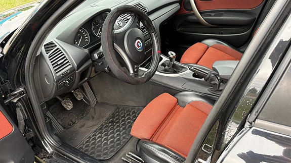 BMW 120i 4 of 7
