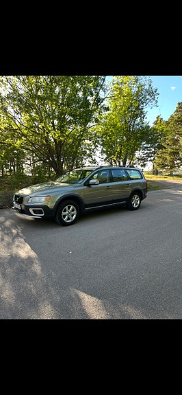 Volvo XC70 2 of 8