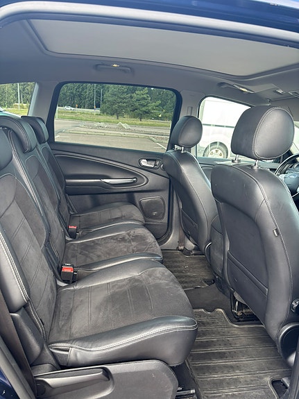 Ford S-MAX 8 of 9