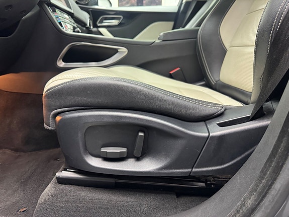 Jaguar F-PACE 17 of 27