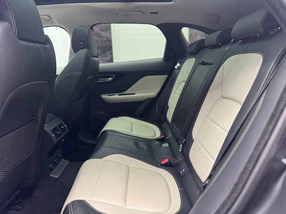 Jaguar F-PACE 7 of 27