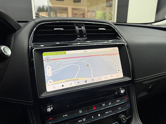 Jaguar F-PACE 21 of 27