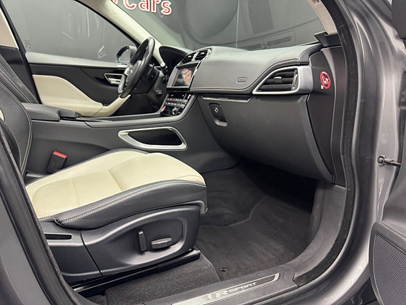 Jaguar F-PACE 23 of 27