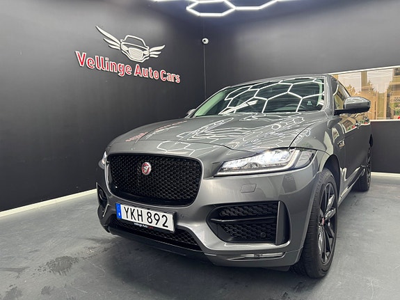 Jaguar F-PACE 27 of 27