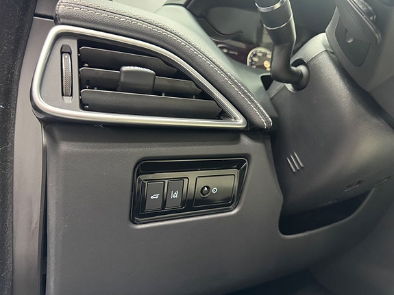 Jaguar F-PACE 19 of 27