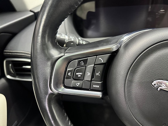 Jaguar F-PACE 11 of 27