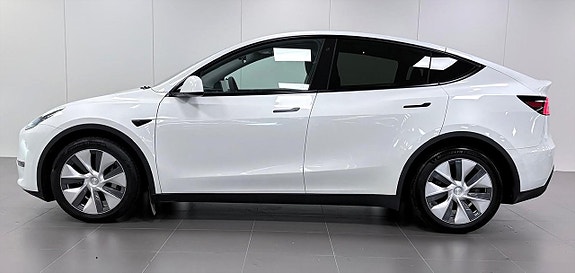 Tesla Model Y 6 of 16
